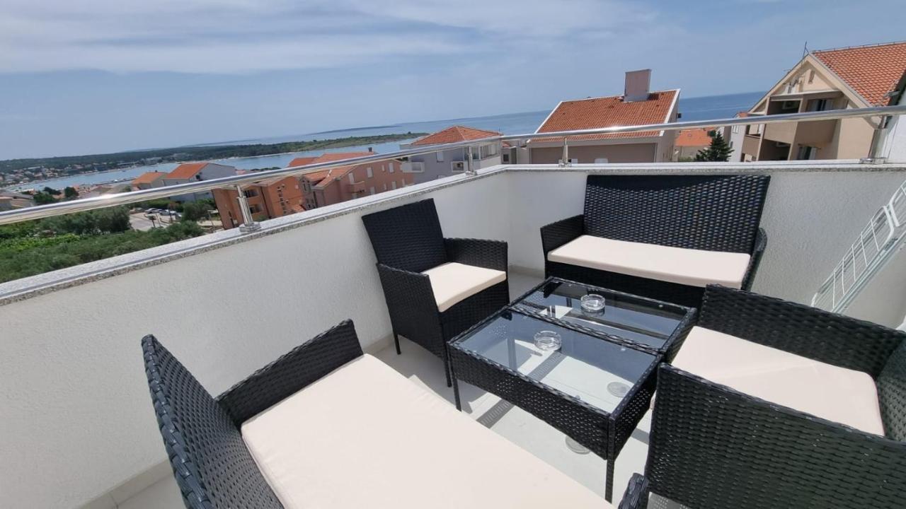 Ferienwohnung Kings Landing Novalja Exterior foto