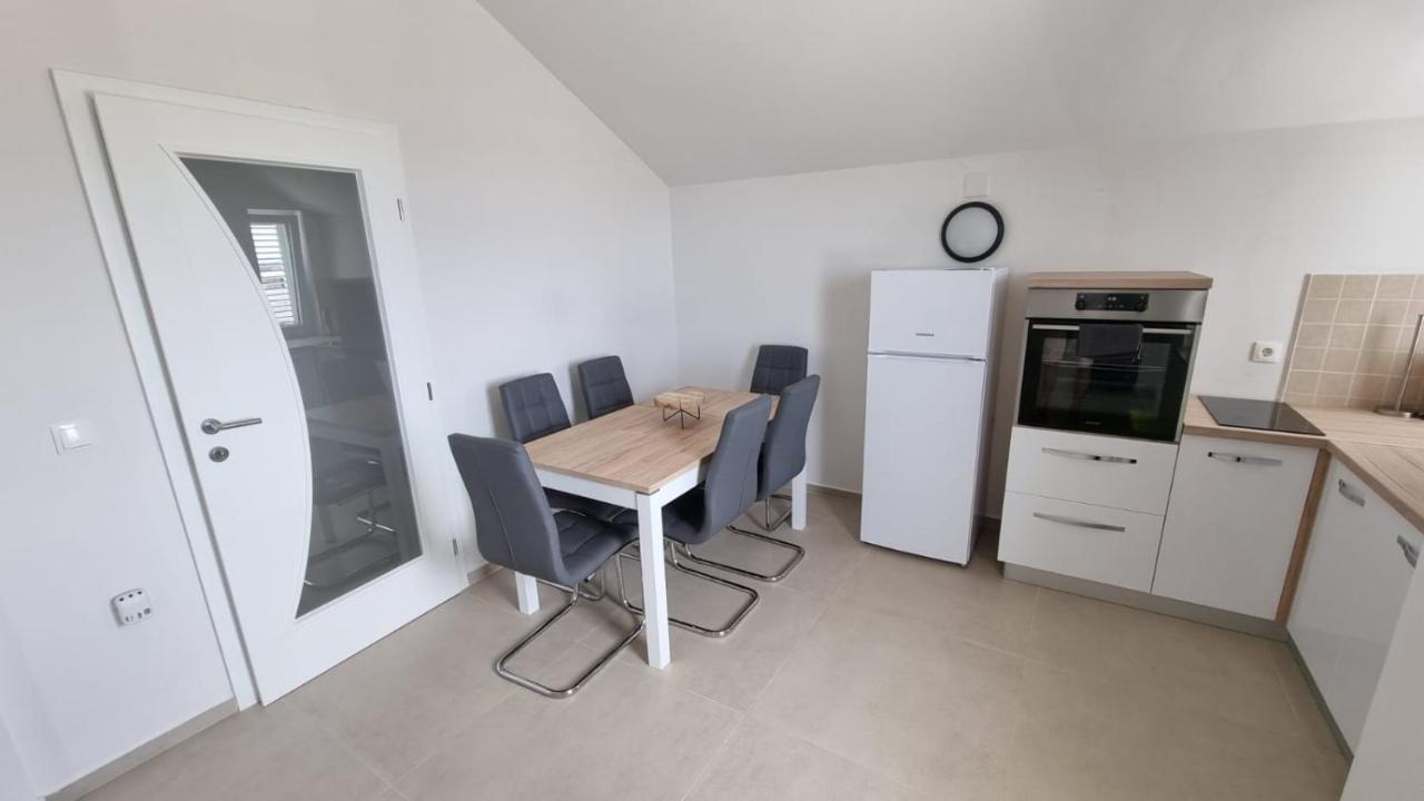 Ferienwohnung Kings Landing Novalja Exterior foto
