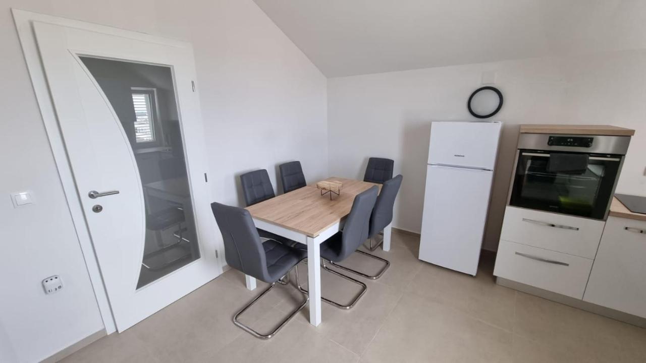 Ferienwohnung Kings Landing Novalja Exterior foto