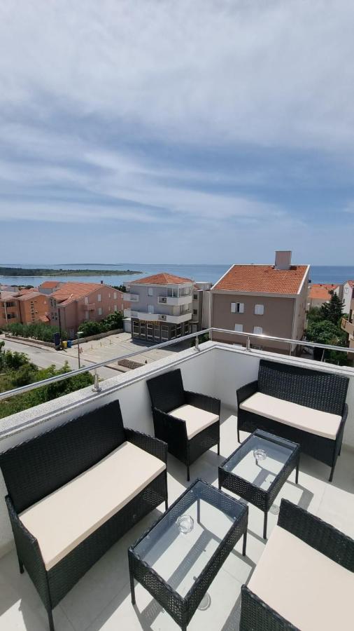 Ferienwohnung Kings Landing Novalja Exterior foto